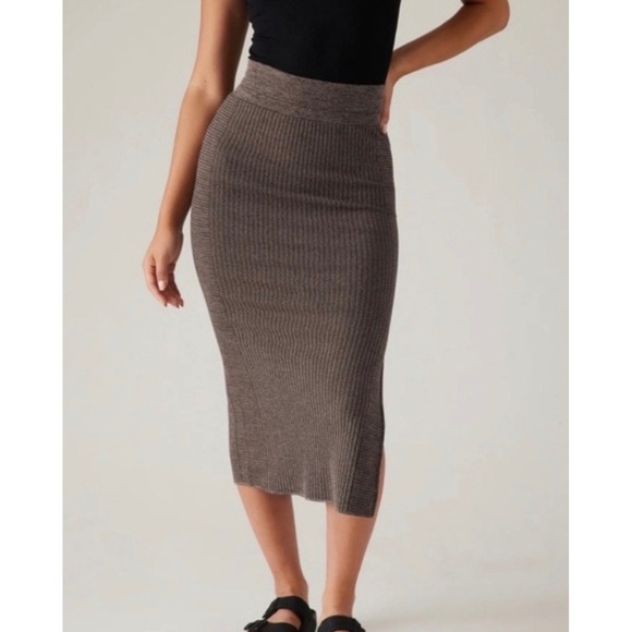 Athleta Dresses & Skirts - Athleta Ribbed Knit Midi Skirt Pencil Women's Medium Career Office Siren Neutral